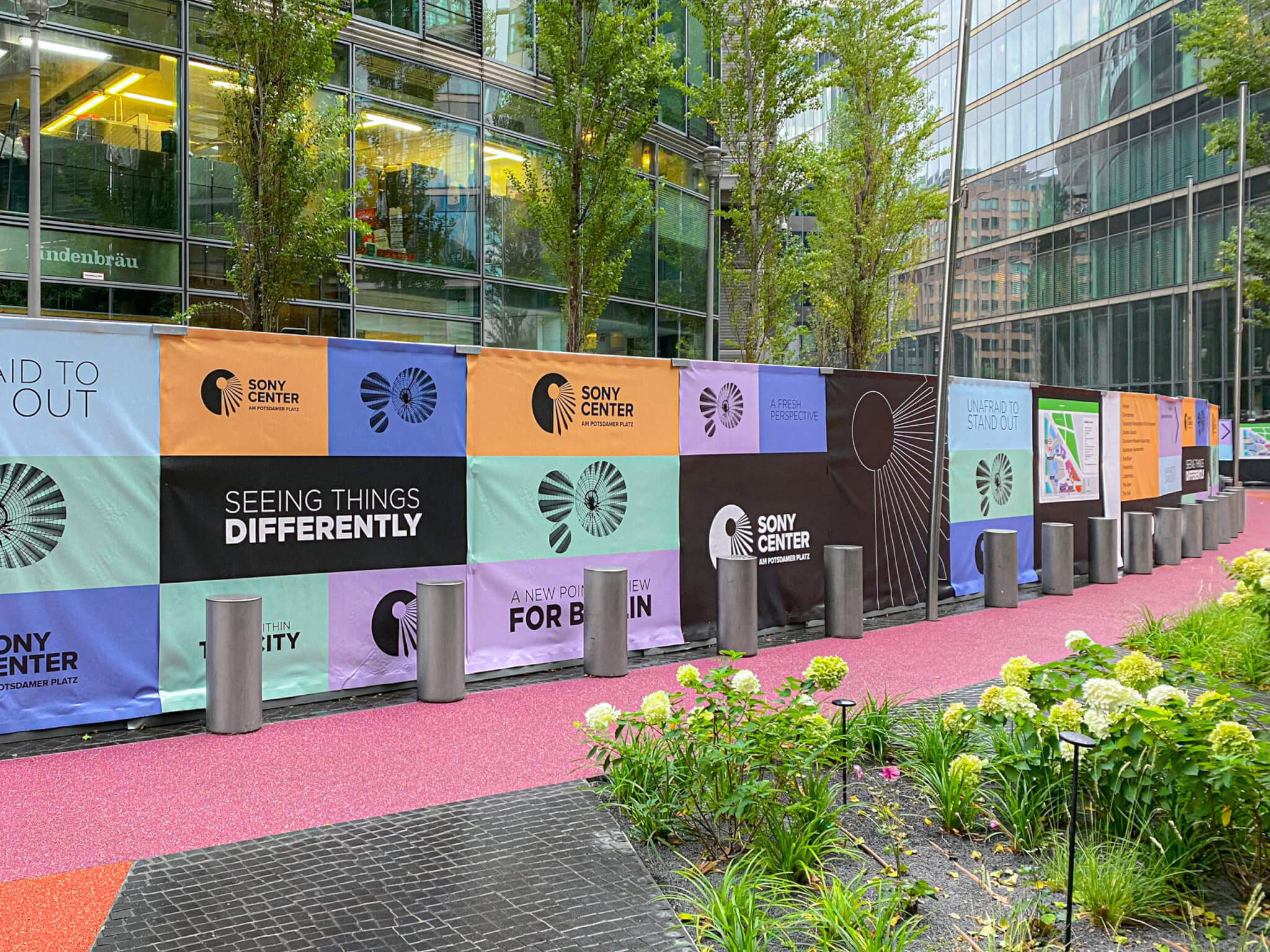 1.400 m² Bauzaunverkleidung im Sony-Center von reproplan
