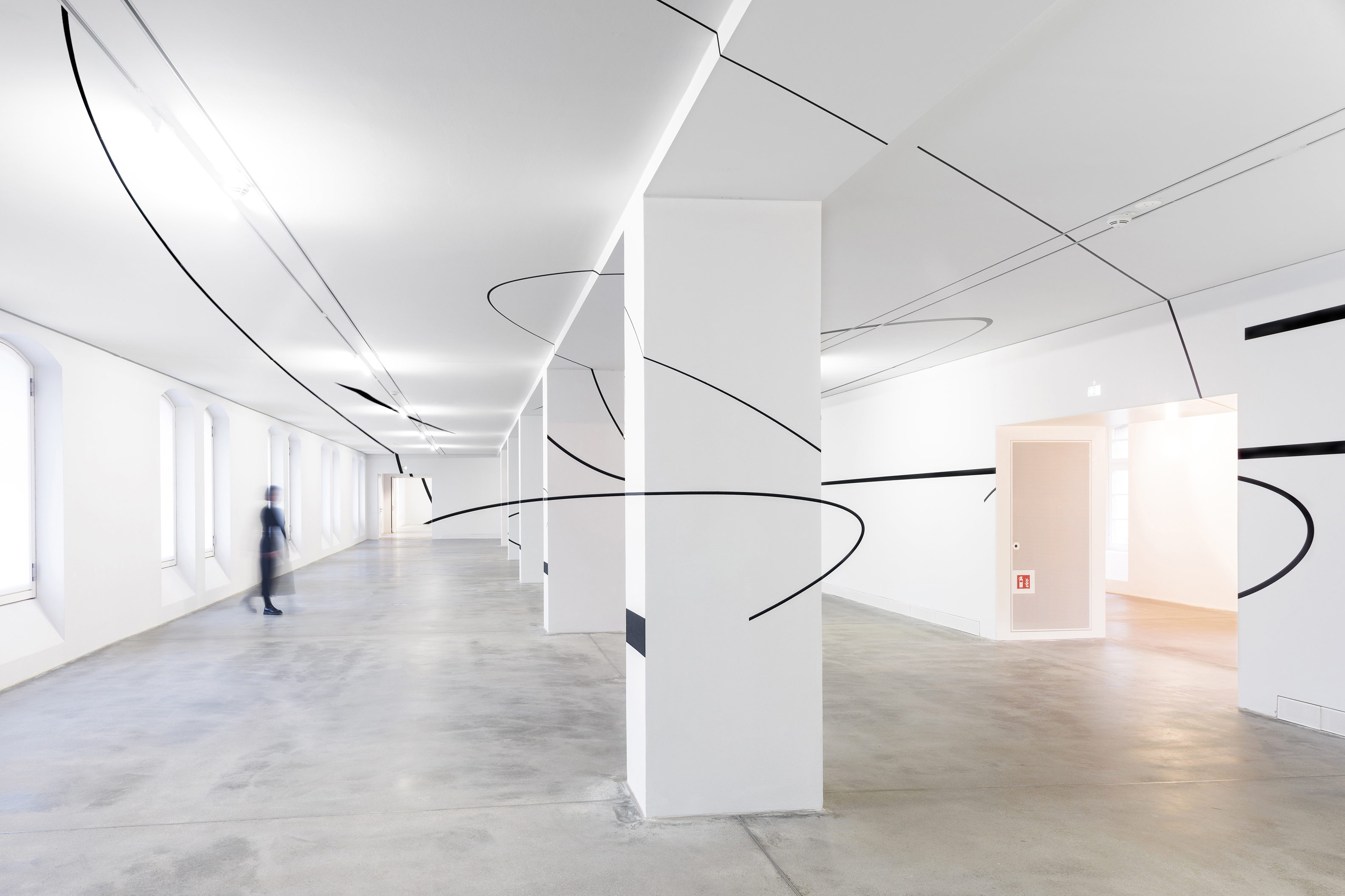 Werbetechnik Schablonierung – CUTTING THE VOID – Ausstellung von Asako Tokitsu in der Zitadelle Spandau (ZAK Zentrum für Aktuelle Kunst)